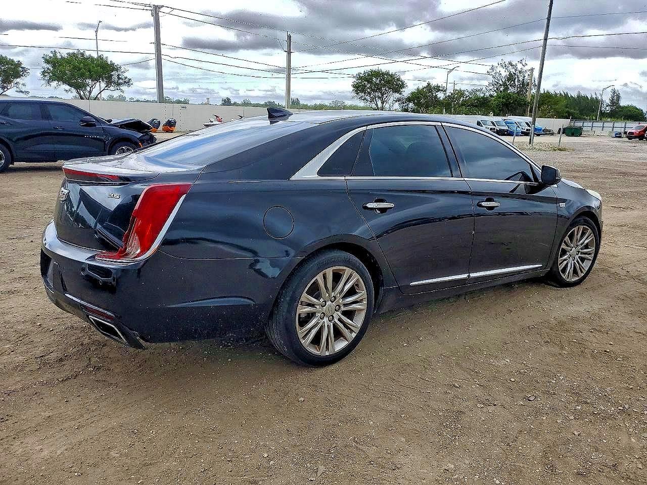 2018 CADILLAC XTS LUXURY — Фото 3 из 13