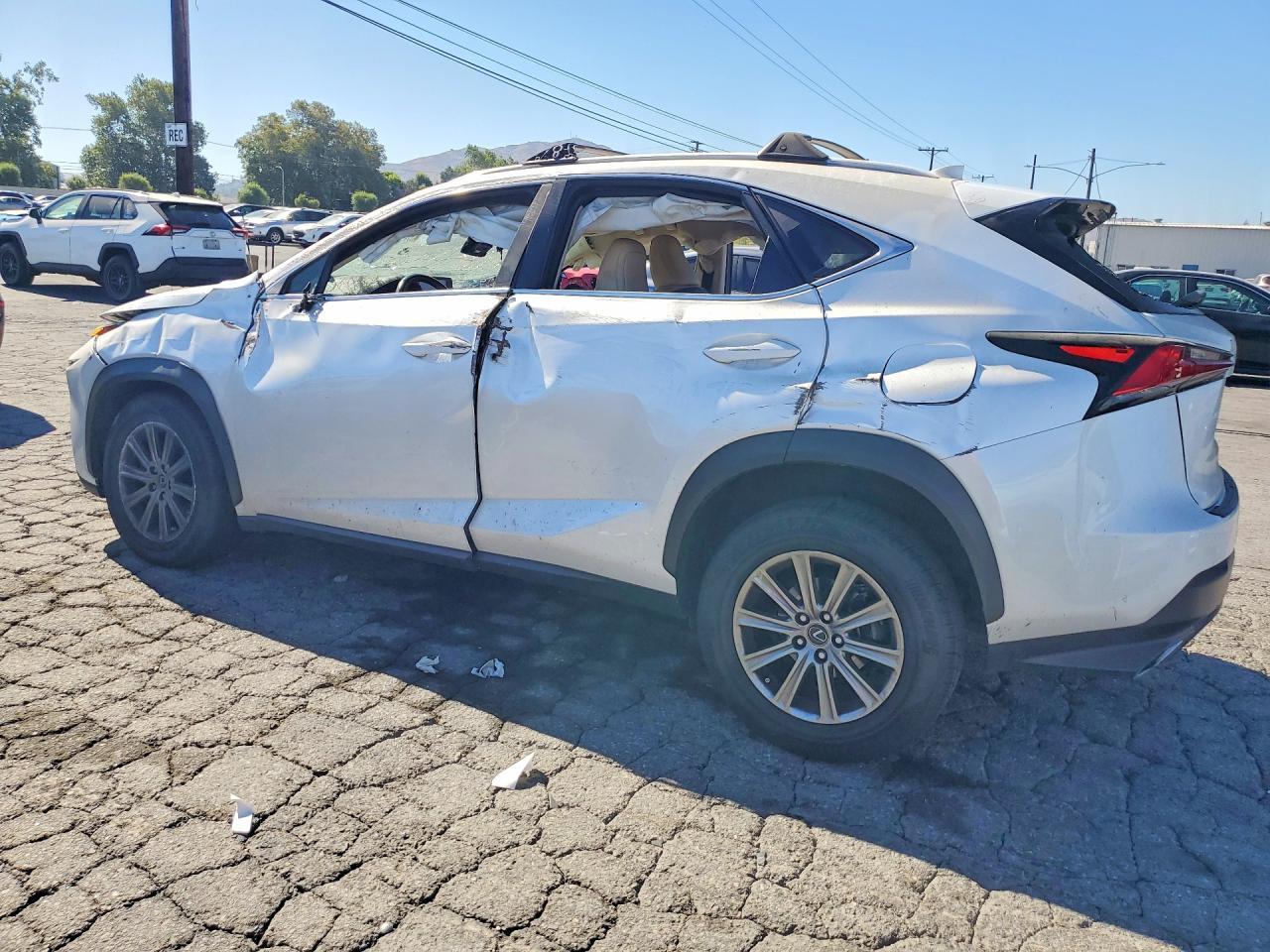 2020 LEXUS NX 300 BASE — Фото 2 из 13