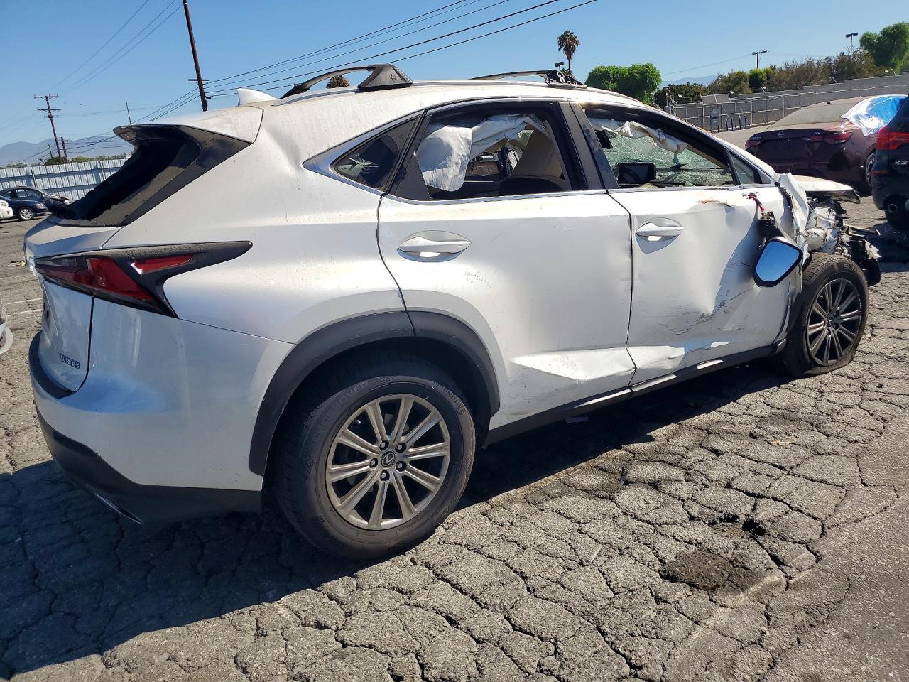 2020 LEXUS NX 300 BASE — Фото 3 из 13
