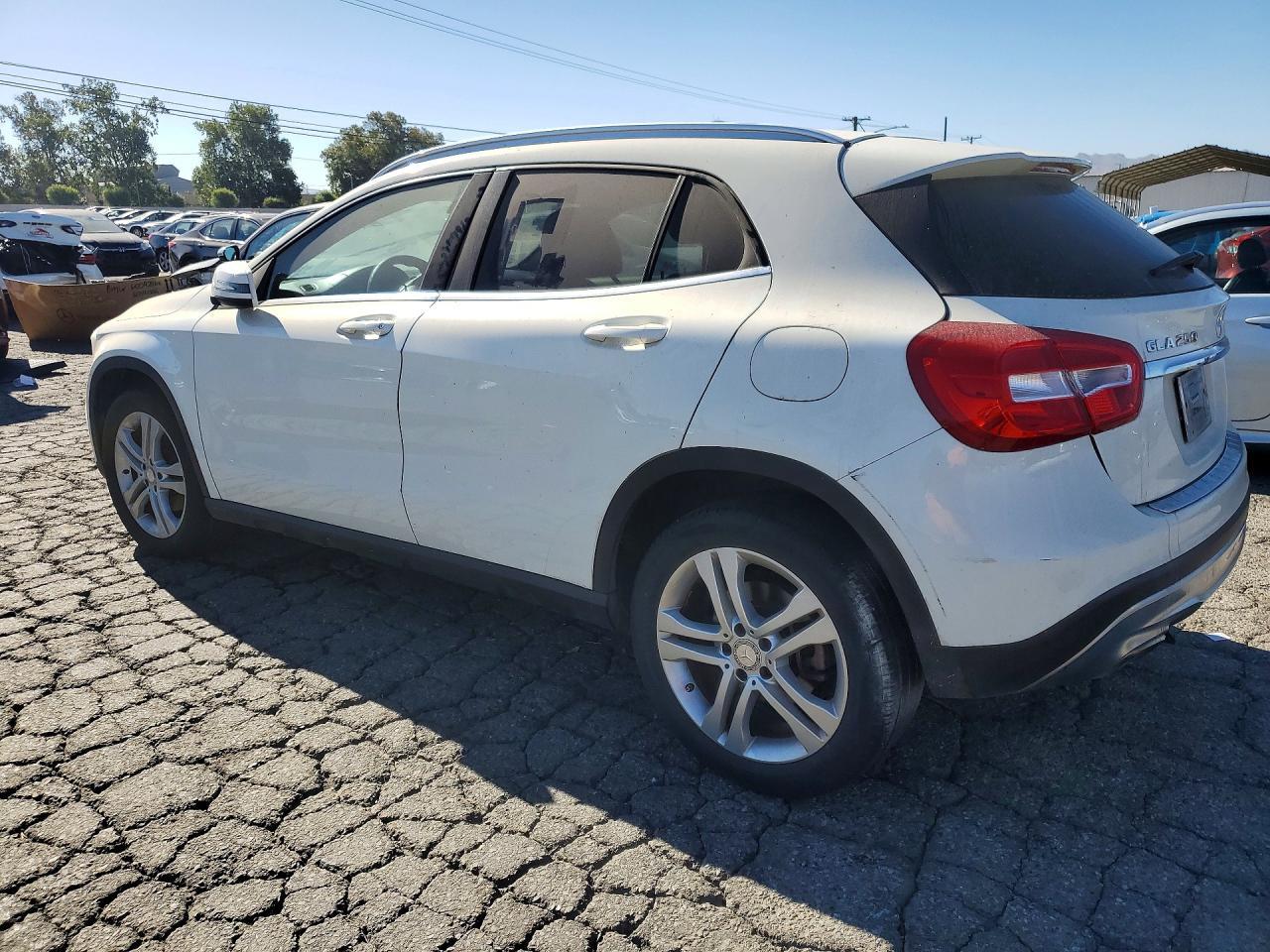 2017 MERCEDES-BENZ GLA 250 — Фото 2 из 13