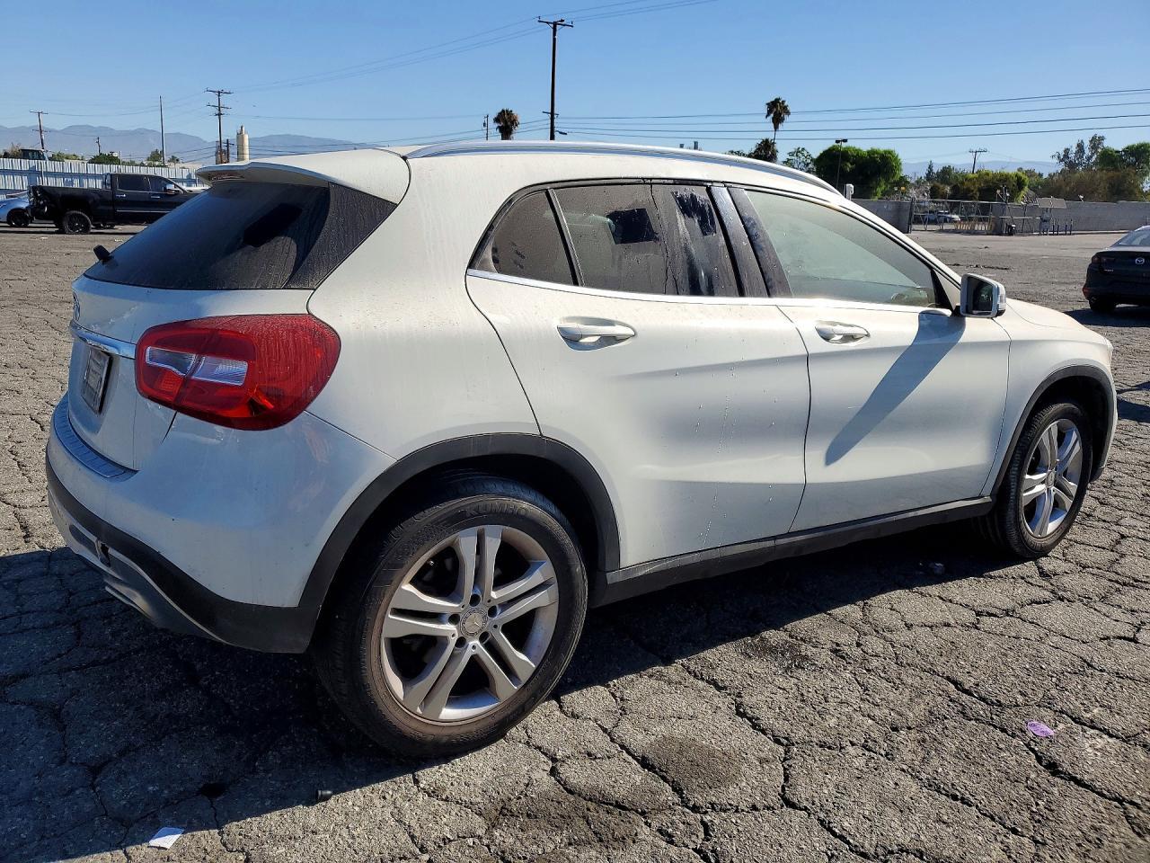2017 MERCEDES-BENZ GLA 250 — Фото 3 из 13