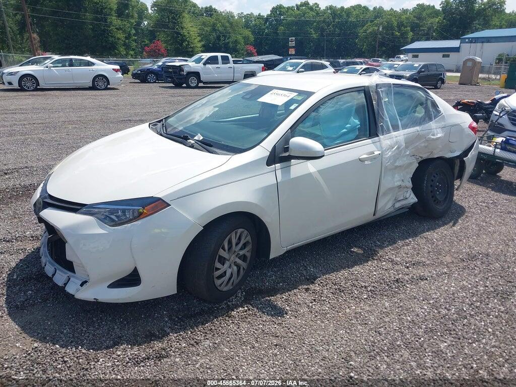 5YFBURHE8HP646440 2017 TOYOTA COROLLA photo no. 2