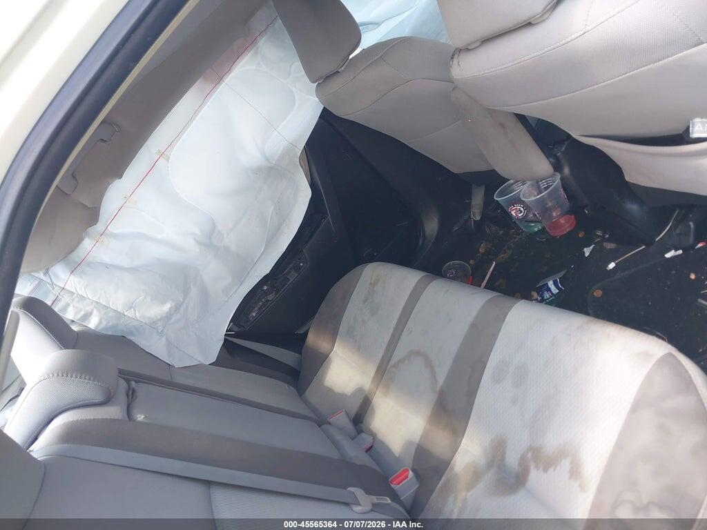 5YFBURHE8HP646440 2017 TOYOTA COROLLA photo no. 8