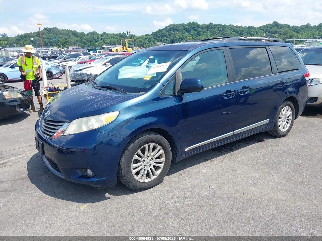 5TDYK3DC2BS067511 2011 TOYOTA SIENNA photo no. 2
