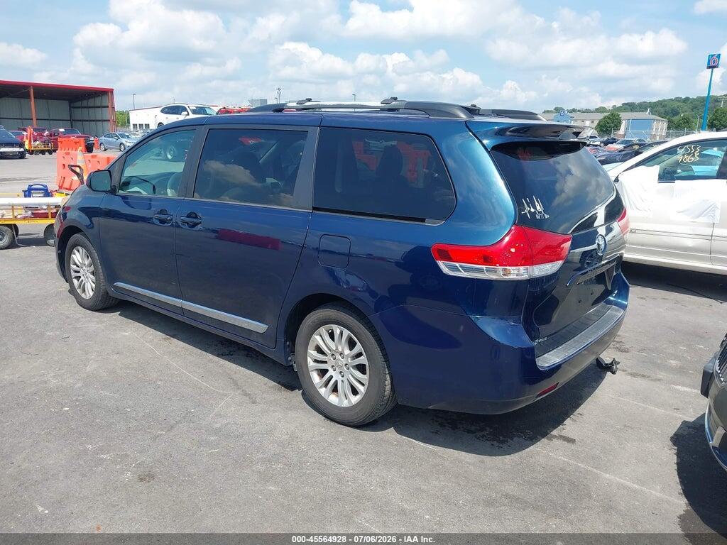 5TDYK3DC2BS067511 2011 TOYOTA SIENNA photo no. 3