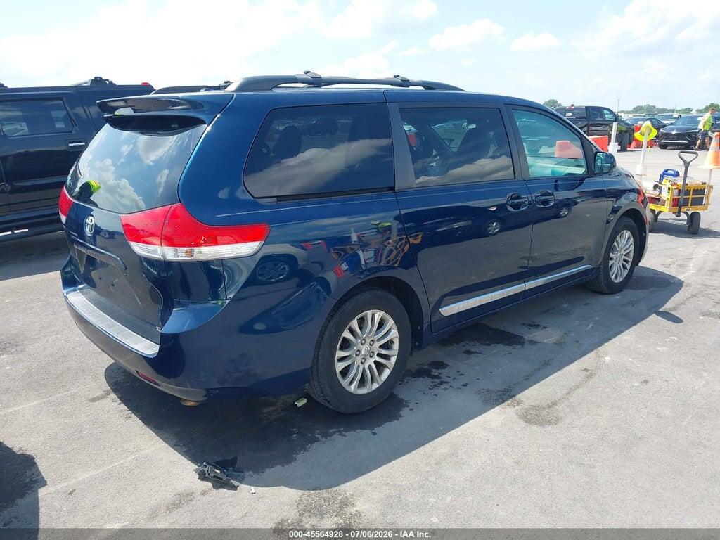 5TDYK3DC2BS067511 2011 TOYOTA SIENNA photo no. 4