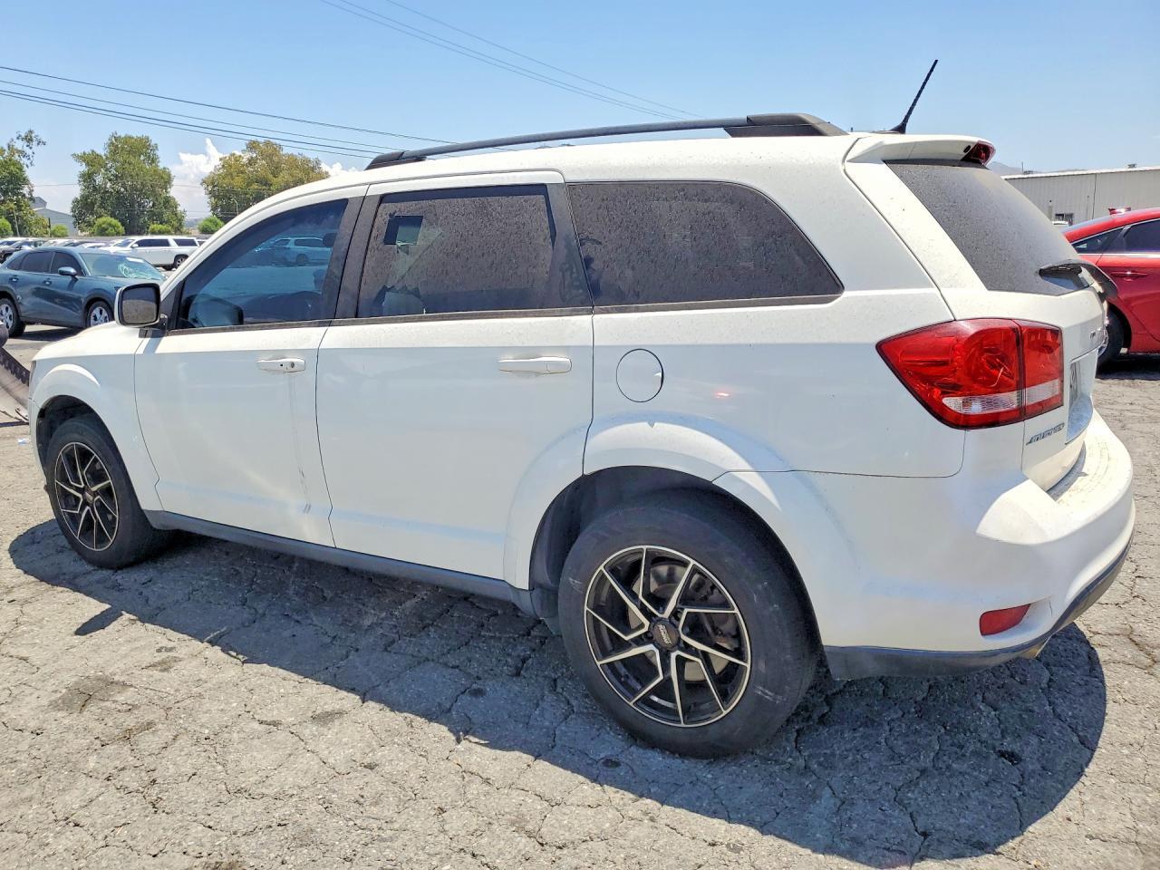 2015 DODGE JOURNEY SXT — Фото 2 из 13