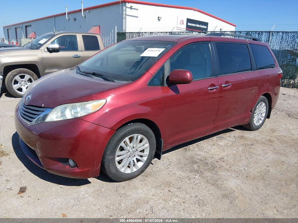 5TDYZ3DC6HS849976 2017 TOYOTA SIENNA photo no. 2