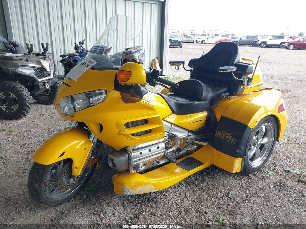 1HFSC47L7AA901875 2010 HONDA GL1800 photo no. 2