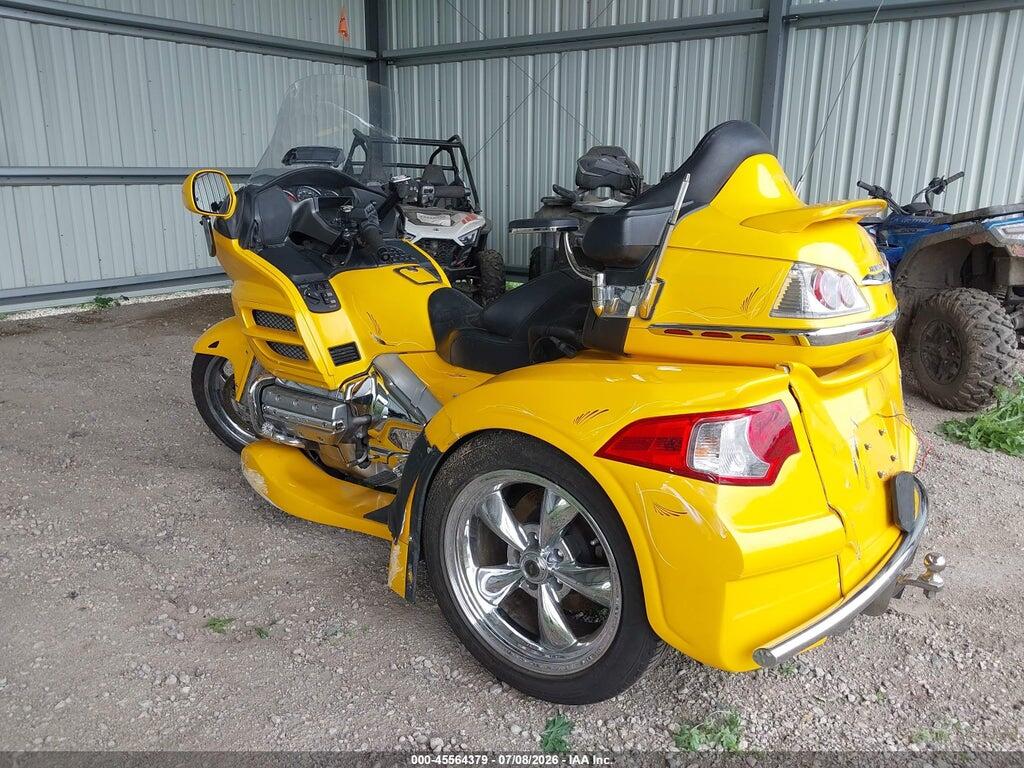 1HFSC47L7AA901875 2010 HONDA GL1800 photo no. 3