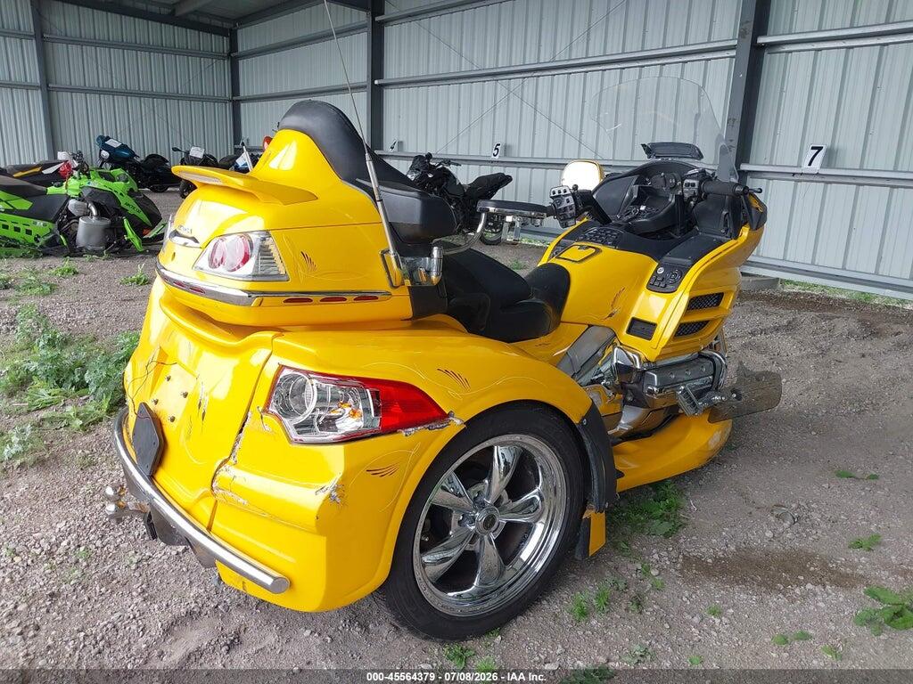 1HFSC47L7AA901875 2010 HONDA GL1800 photo no. 4
