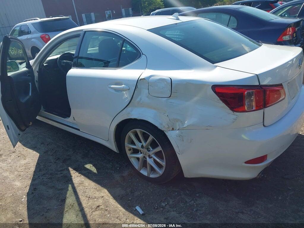 JTHCF5C28B5049442 2011 LEXUS IS 250 photo no. 3