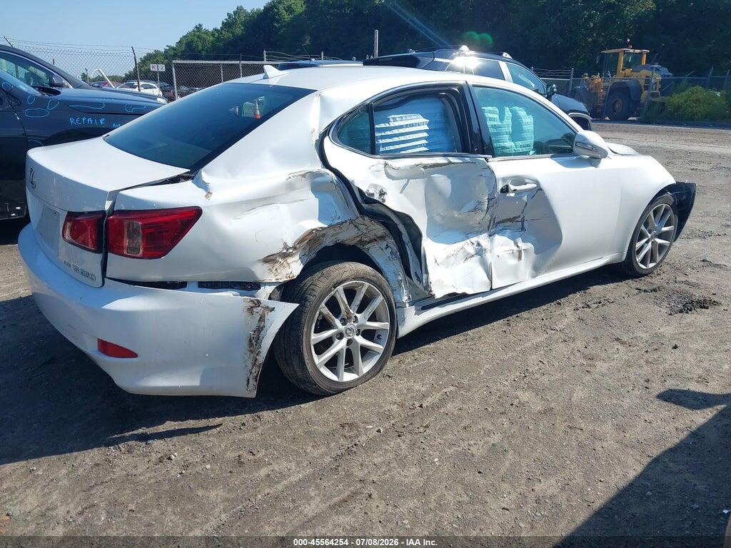 JTHCF5C28B5049442 2011 LEXUS IS 250 photo no. 4