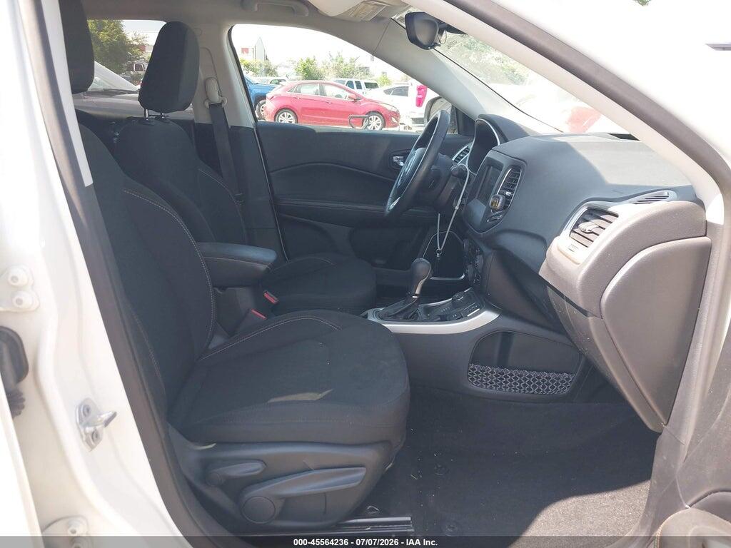 3C4NJDAB8JT201109 2018 JEEP COMPASS photo no. 5