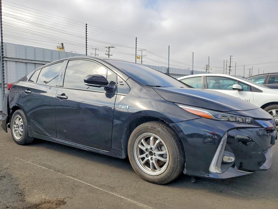 2020 TOYOTA PRIUS PRIME LIMITED — Фото 4 из 12