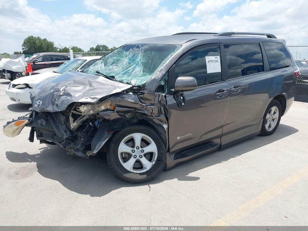 5TDKK3DC7FS568910 2015 TOYOTA SIENNA photo no. 2