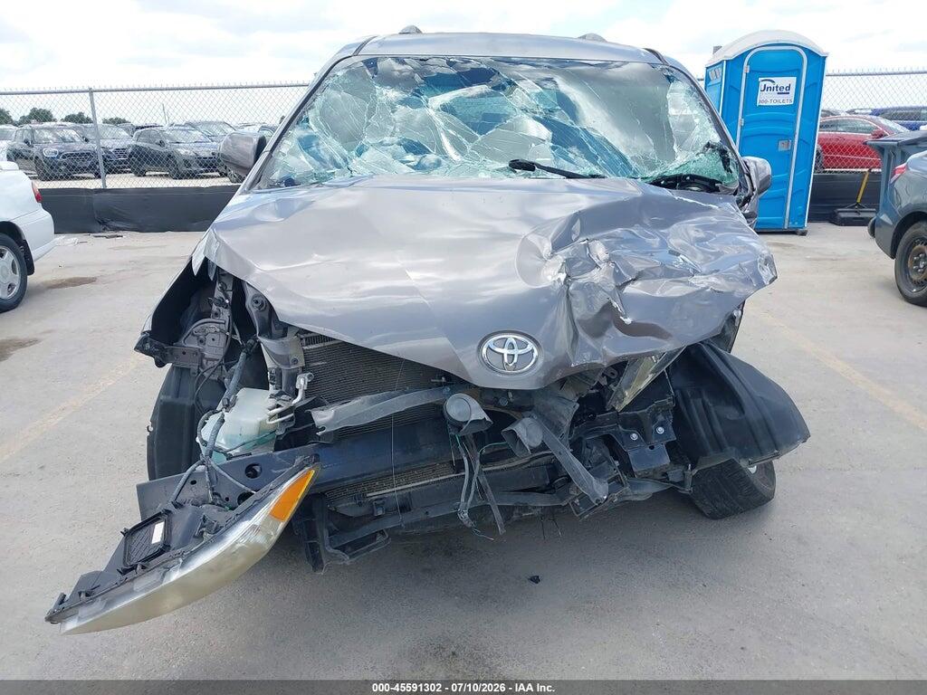 5TDKK3DC7FS568910 2015 TOYOTA SIENNA photo no. 6