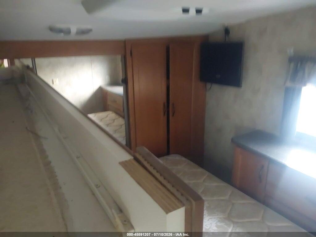 4YDF32623A4730465 2010 KEYSTONE RV MONTANA MOUNTAINEER SERIES M photo no. 5