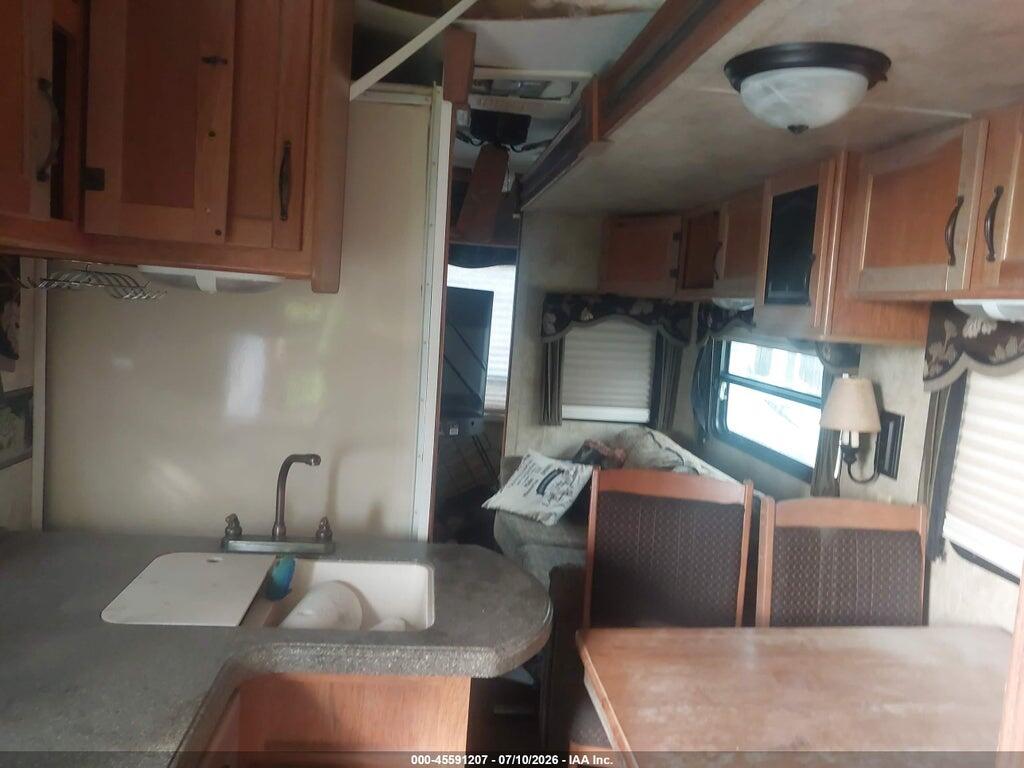 4YDF32623A4730465 2010 KEYSTONE RV MONTANA MOUNTAINEER SERIES M photo no. 8