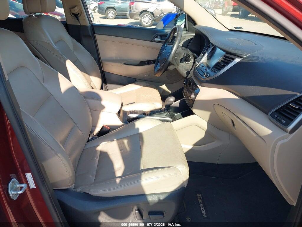 KM8J33A22HU338299 2017 HYUNDAI TUCSON photo no. 5
