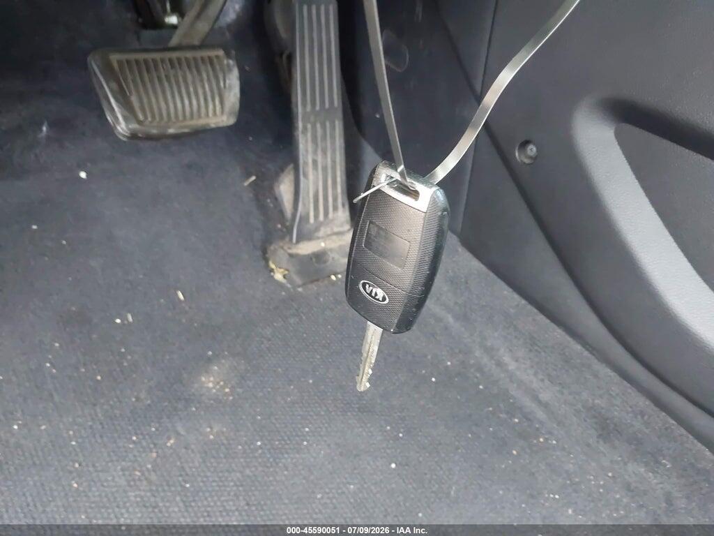 3KPFL4A71HE136998 2017 KIA FORTE photo no. 11