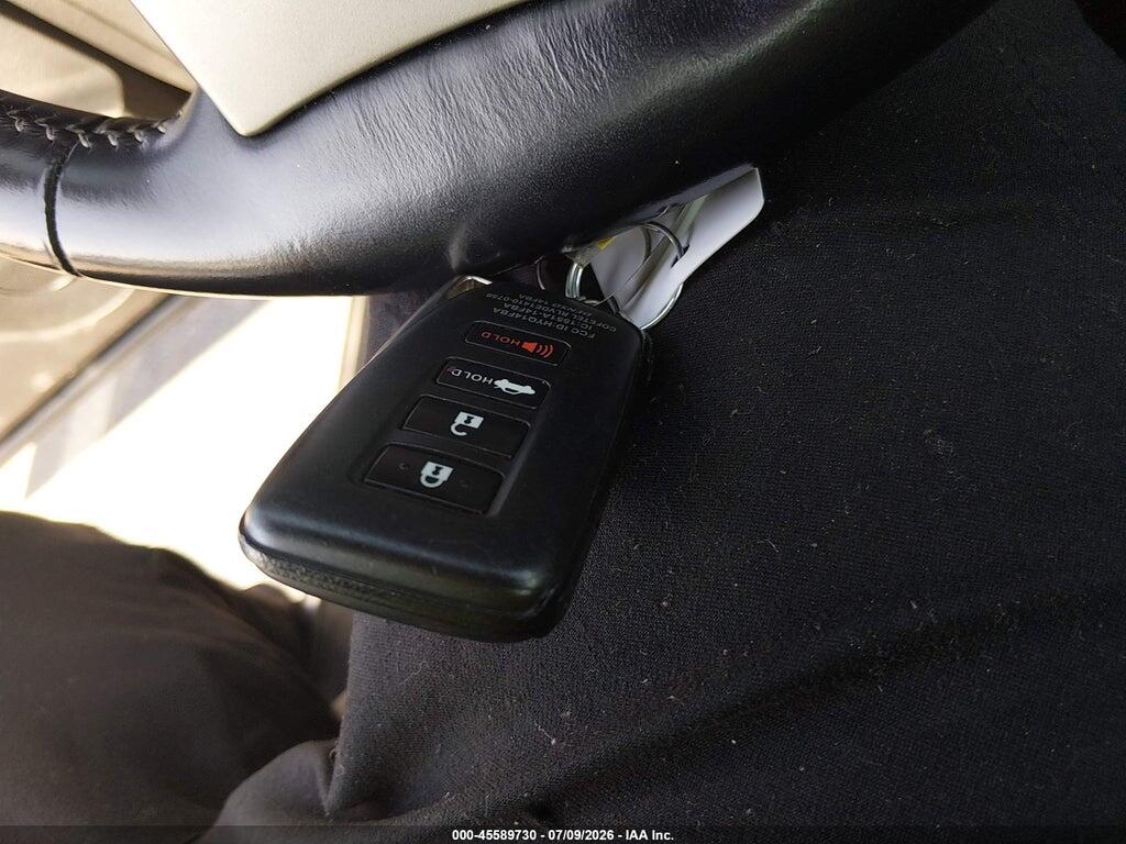 JTHCM1D21H5018250 2017 LEXUS IS 300 photo no. 11