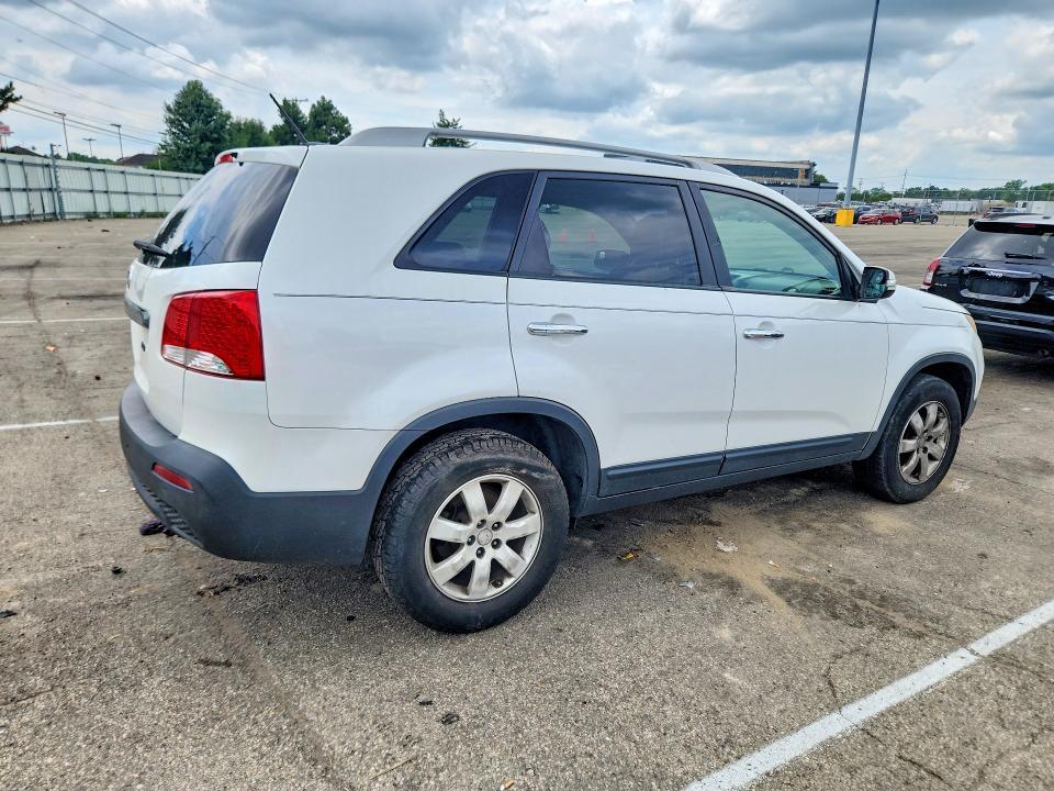 5XYKT4A18BG155942 2011 KIA SORENTO photo no. 3