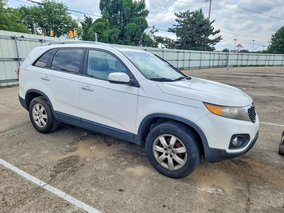 5XYKT4A18BG155942 2011 KIA SORENTO photo no. 4