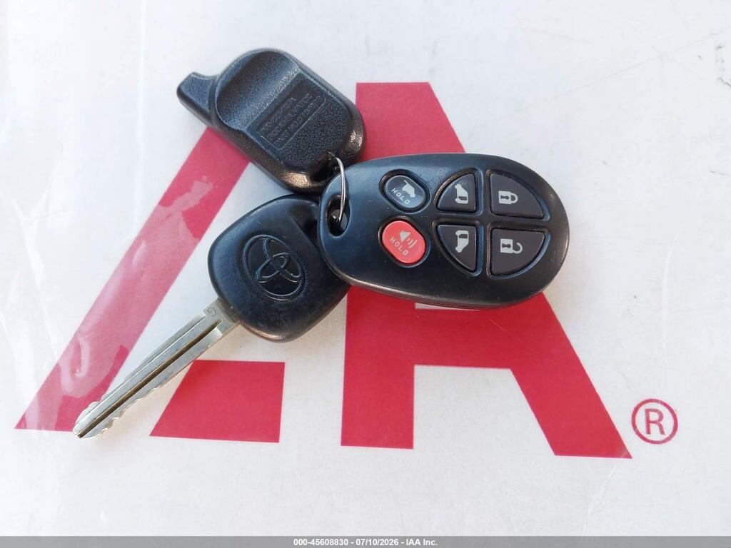 5TDYK3DC0BS104796 2011 TOYOTA SIENNA photo no. 11