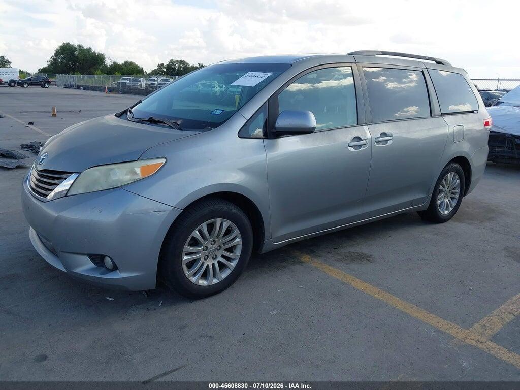 5TDYK3DC0BS104796 2011 TOYOTA SIENNA photo no. 2