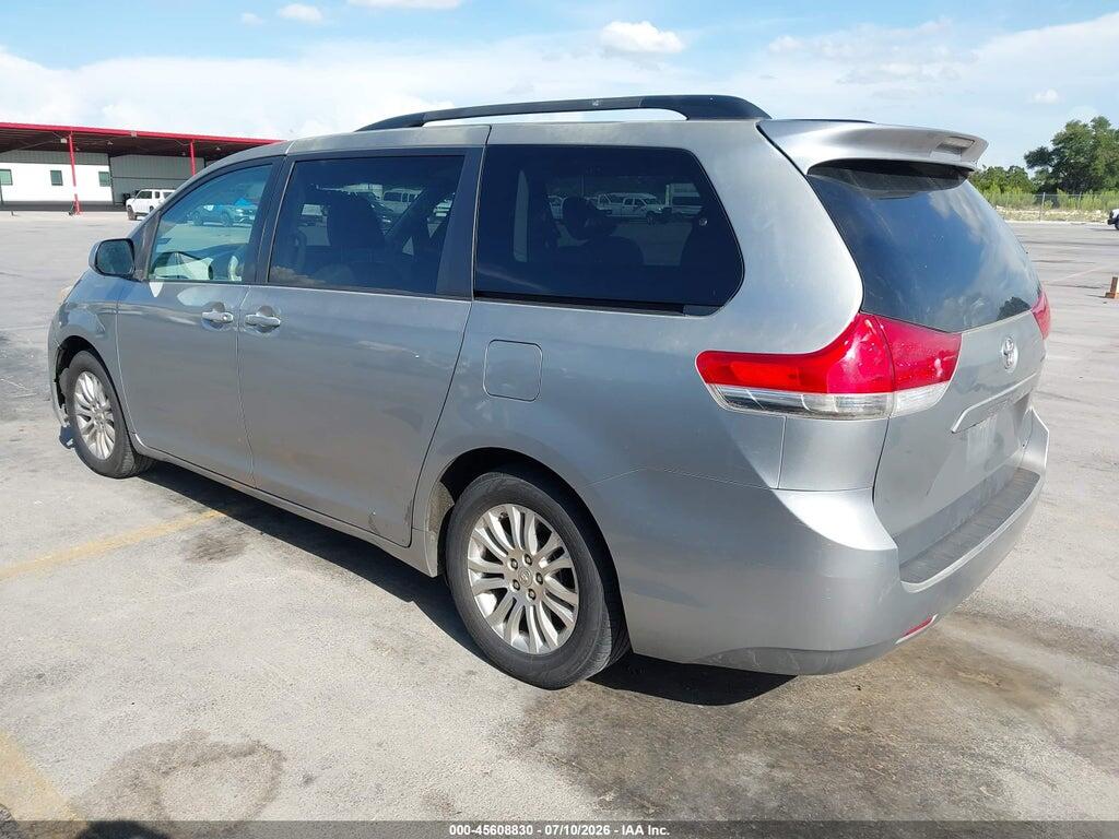 5TDYK3DC0BS104796 2011 TOYOTA SIENNA photo no. 3
