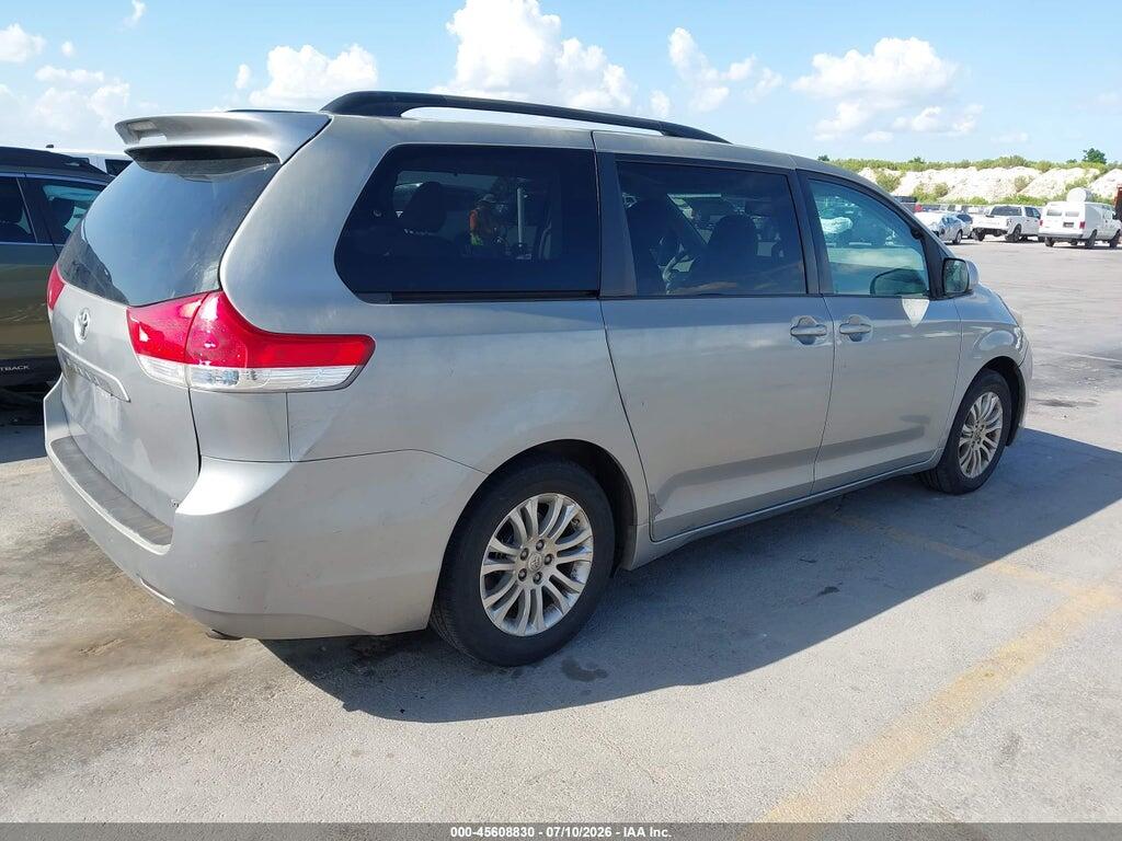 5TDYK3DC0BS104796 2011 TOYOTA SIENNA photo no. 4