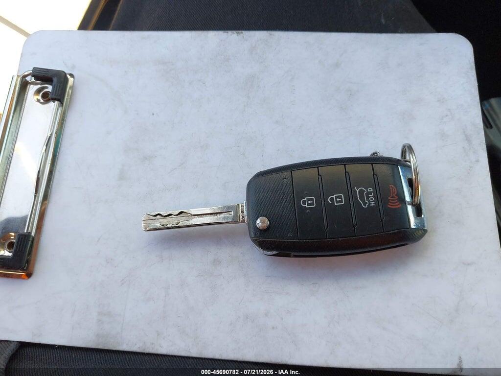 KNDJP3A58F7111875 2015 KIA SOUL photo no. 11