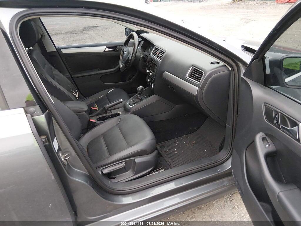 3VWLP7AJ6CM320446 2012 VOLKSWAGEN JETTA photo no. 5