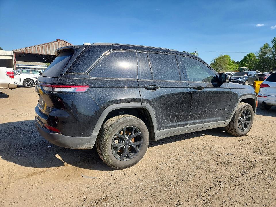2025 JEEP GRAND CHEROKEE LAREDO — Фото 3 из 13