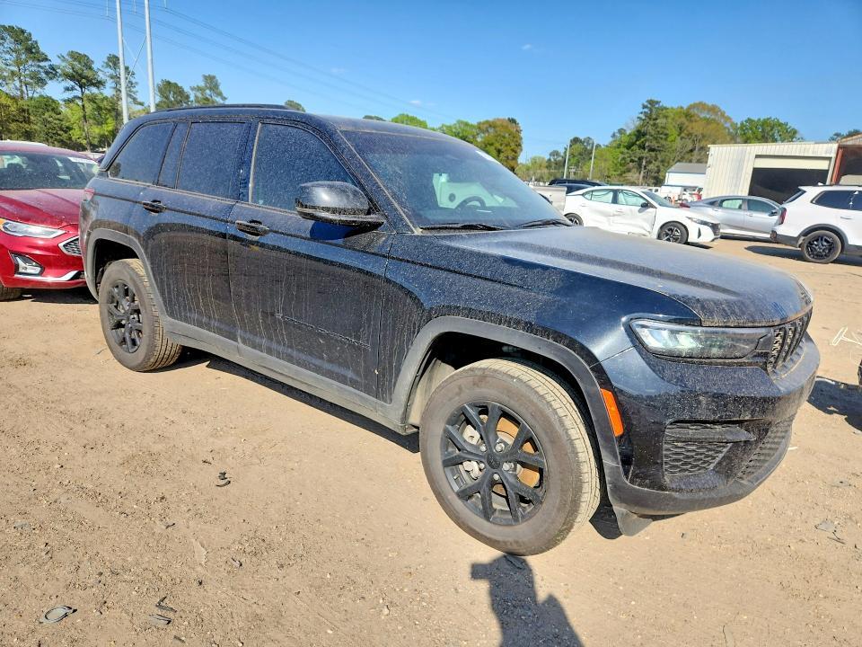 2025 JEEP GRAND CHEROKEE LAREDO — Фото 4 из 13