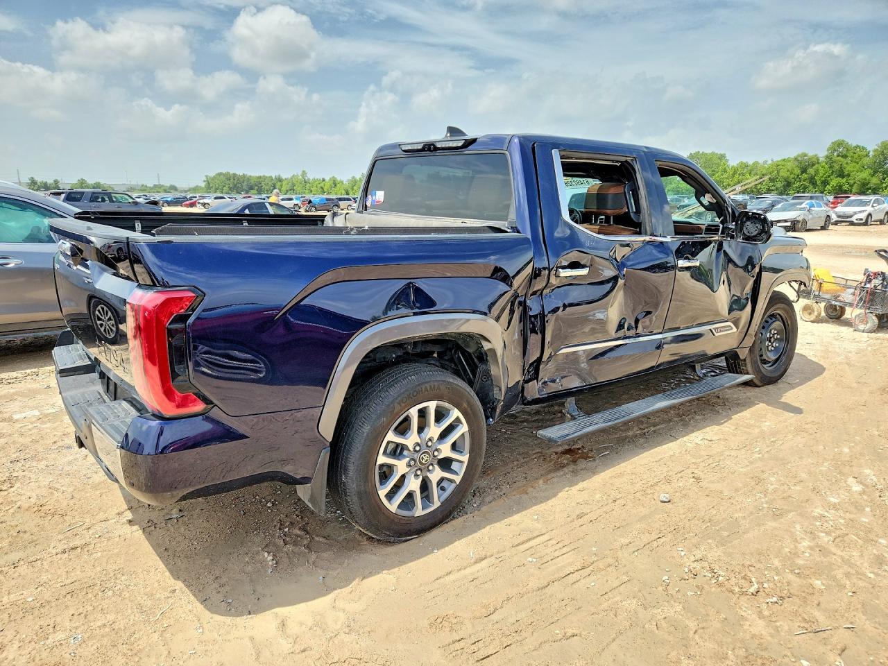 2025 TOYOTA TUNDRA 1794 EDITION — Фото 3 из 12
