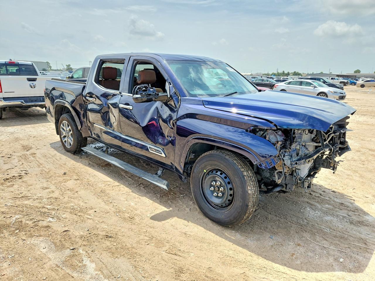 2025 TOYOTA TUNDRA 1794 EDITION — Фото 4 из 12