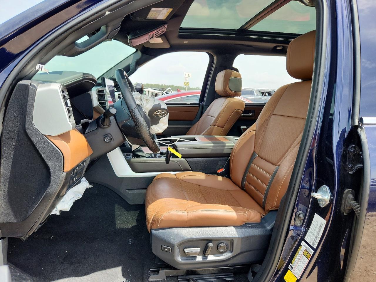 2025 TOYOTA TUNDRA 1794 EDITION — Фото 7 из 12