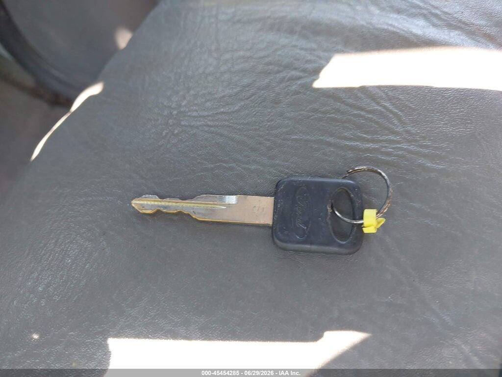 1FTSE34L55HA73809 2005 FORD E-350 SUPER DUTY photo no. 11