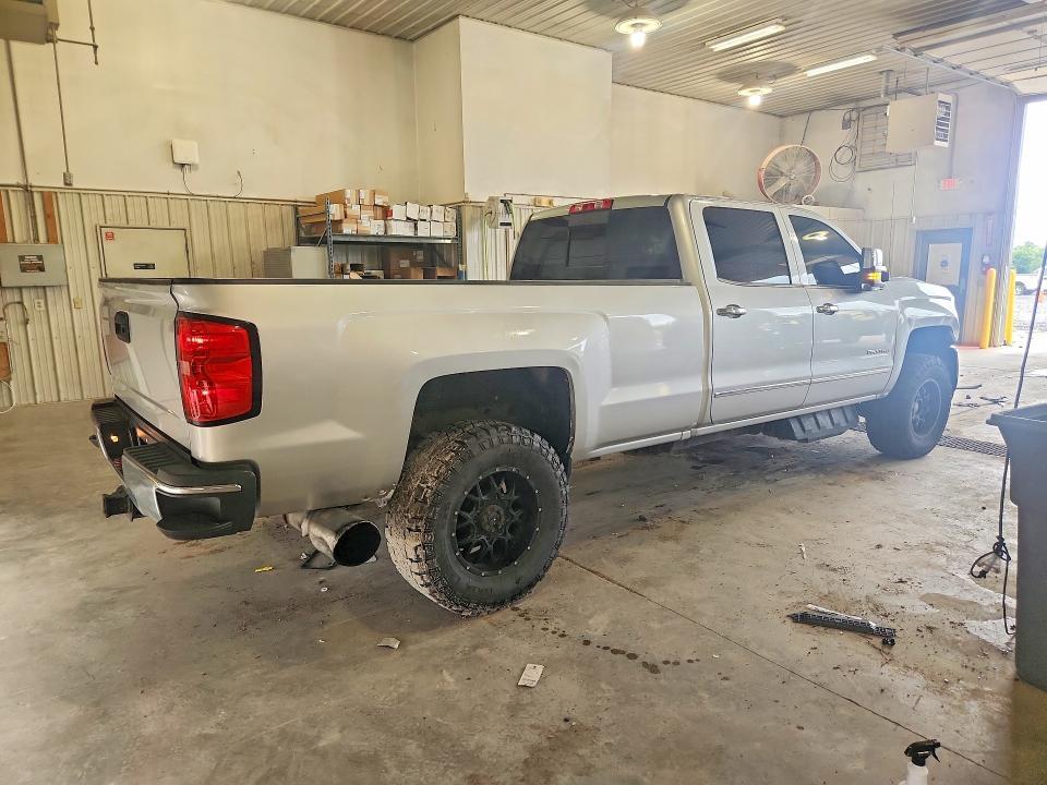 2018 CHEVROLET SILVERADO K2500 HEAVY DUTY LTZ — Фото 3 из 12