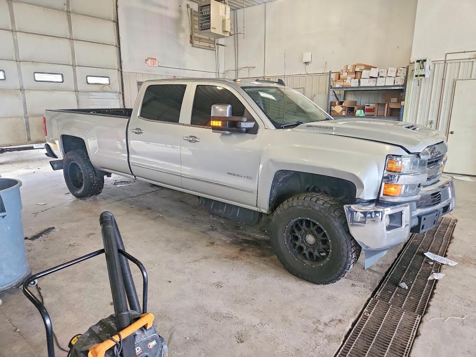 2018 CHEVROLET SILVERADO K2500 HEAVY DUTY LTZ — Фото 4 из 12