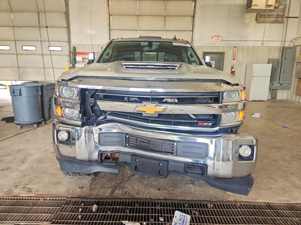2018 CHEVROLET SILVERADO K2500 HEAVY DUTY LTZ — Фото 5 из 12