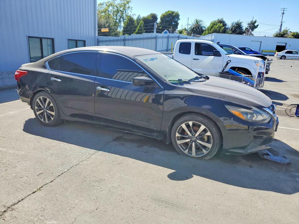 1N4AL3AP1GC291258 2016 NISSAN ALTIMA photo no. 4