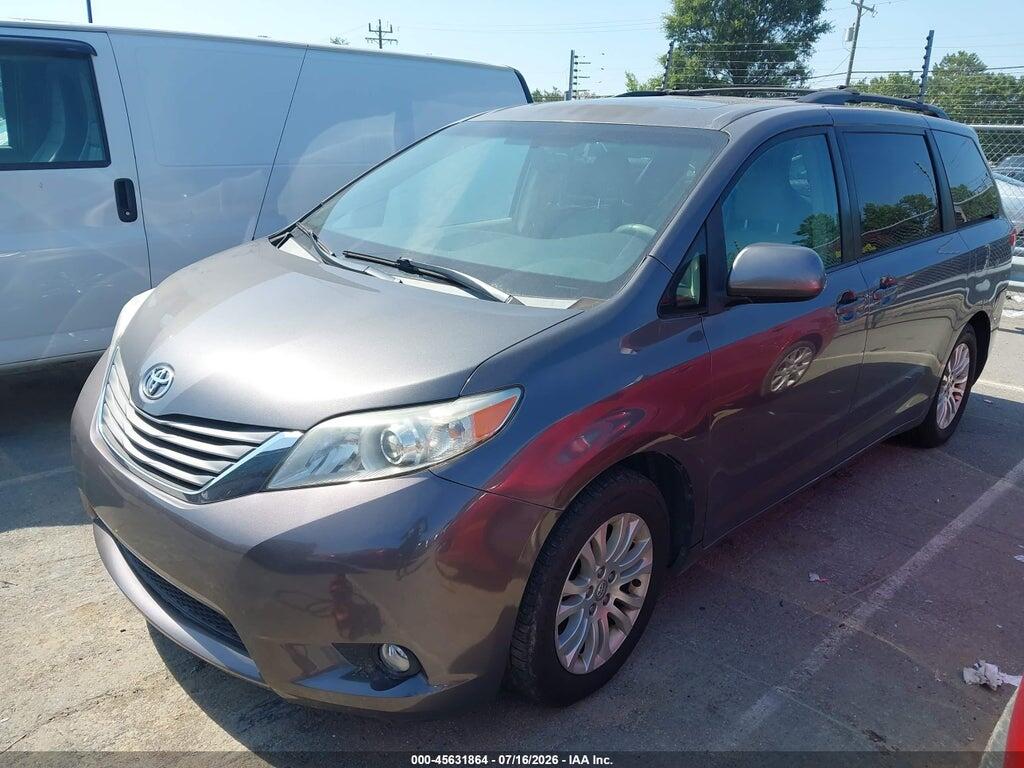 5TDYK3DC1BS166823 2011 TOYOTA SIENNA photo no. 2
