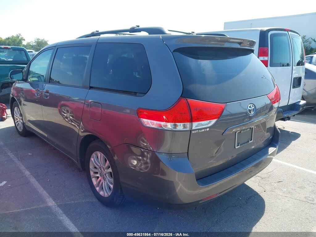 5TDYK3DC1BS166823 2011 TOYOTA SIENNA photo no. 3