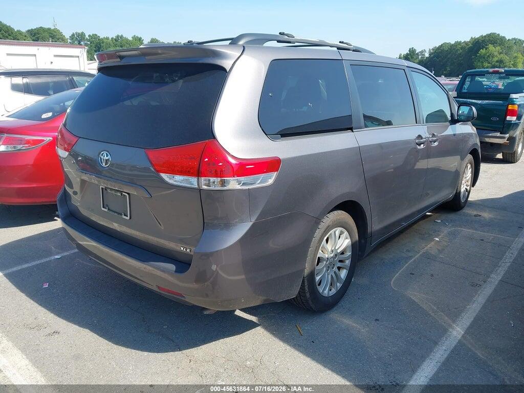 5TDYK3DC1BS166823 2011 TOYOTA SIENNA photo no. 4