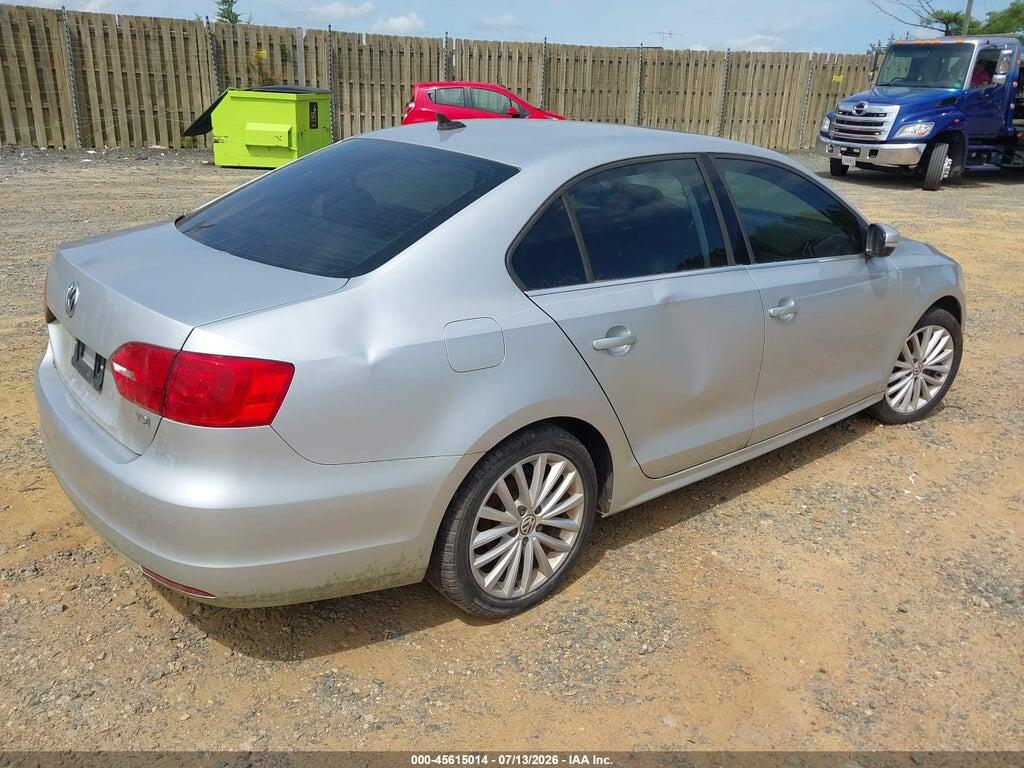 3VWLL7AJ8EM321340 2014 VOLKSWAGEN JETTA photo no. 4