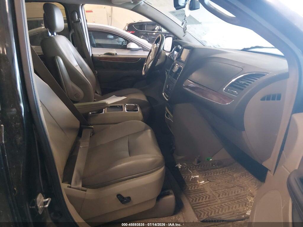 2A4RR8DG0BR747104 2011 CHRYSLER TOWN & COUNTRY photo no. 5
