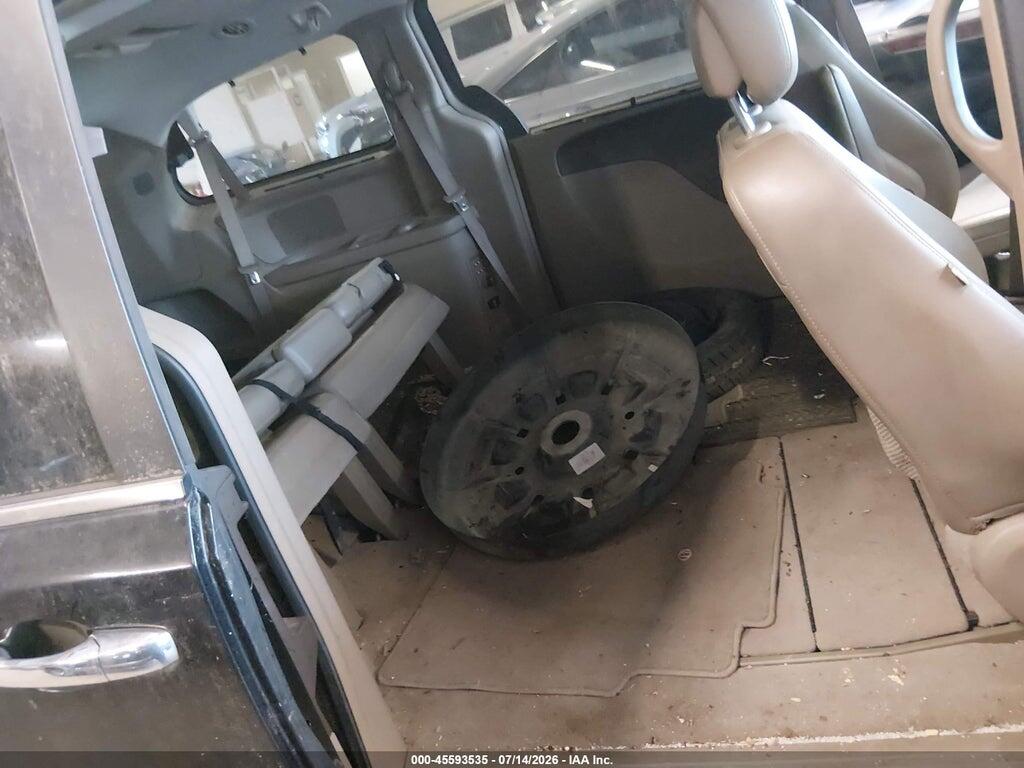 2A4RR8DG0BR747104 2011 CHRYSLER TOWN & COUNTRY photo no. 8